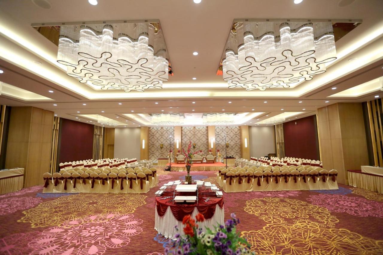 The Imperial Palace Rajkot Εξωτερικό φωτογραφία