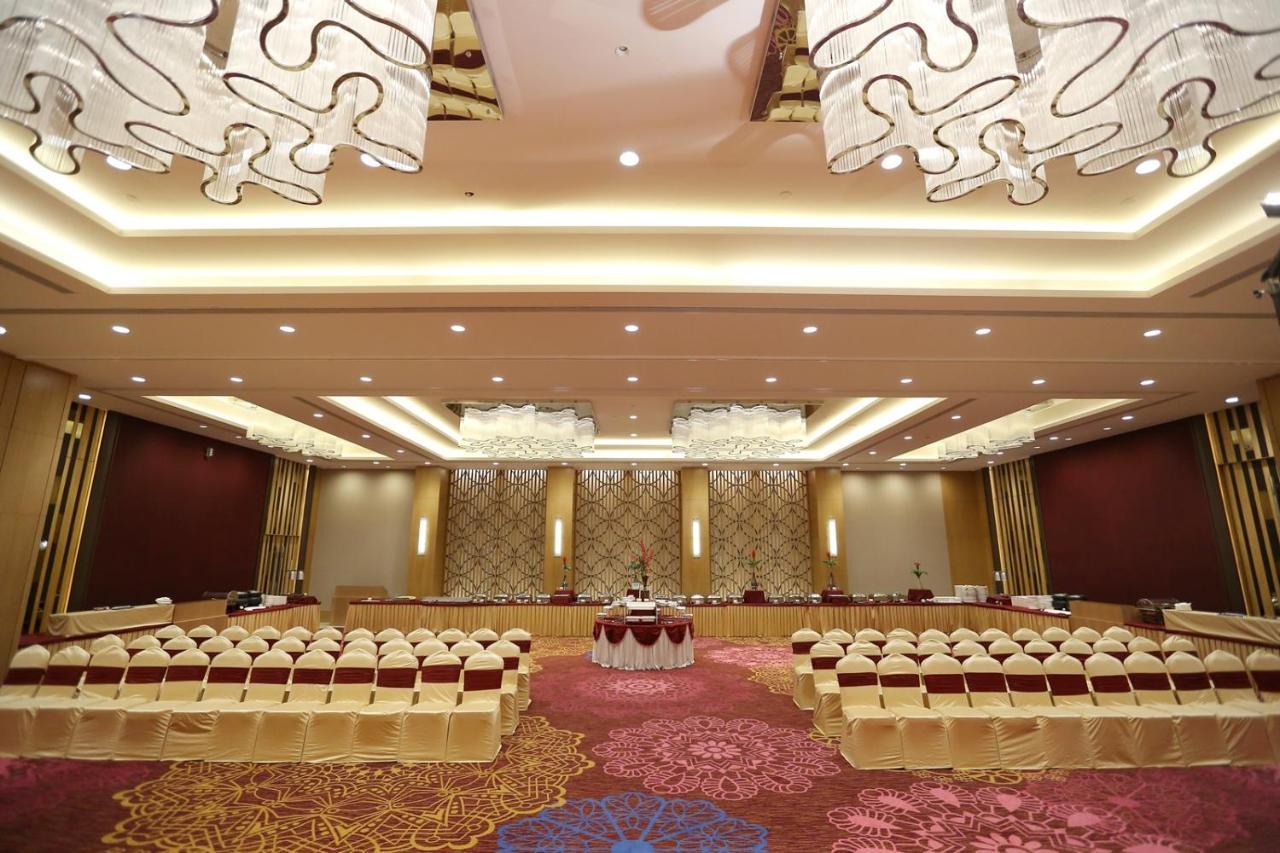 The Imperial Palace Rajkot Εξωτερικό φωτογραφία
